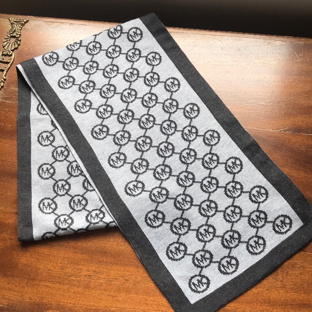 NWOT Michael Kors Scarf